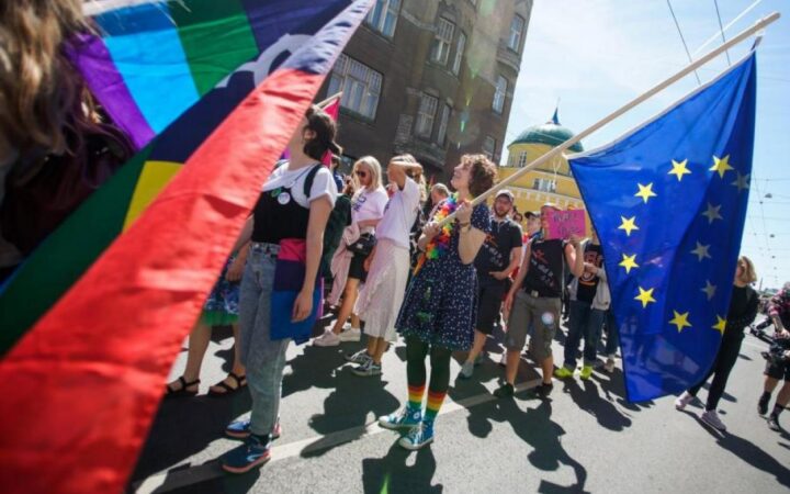 Франция представила план: приоритет — улучшение жизни ЛГБТ-людей к 2023 году