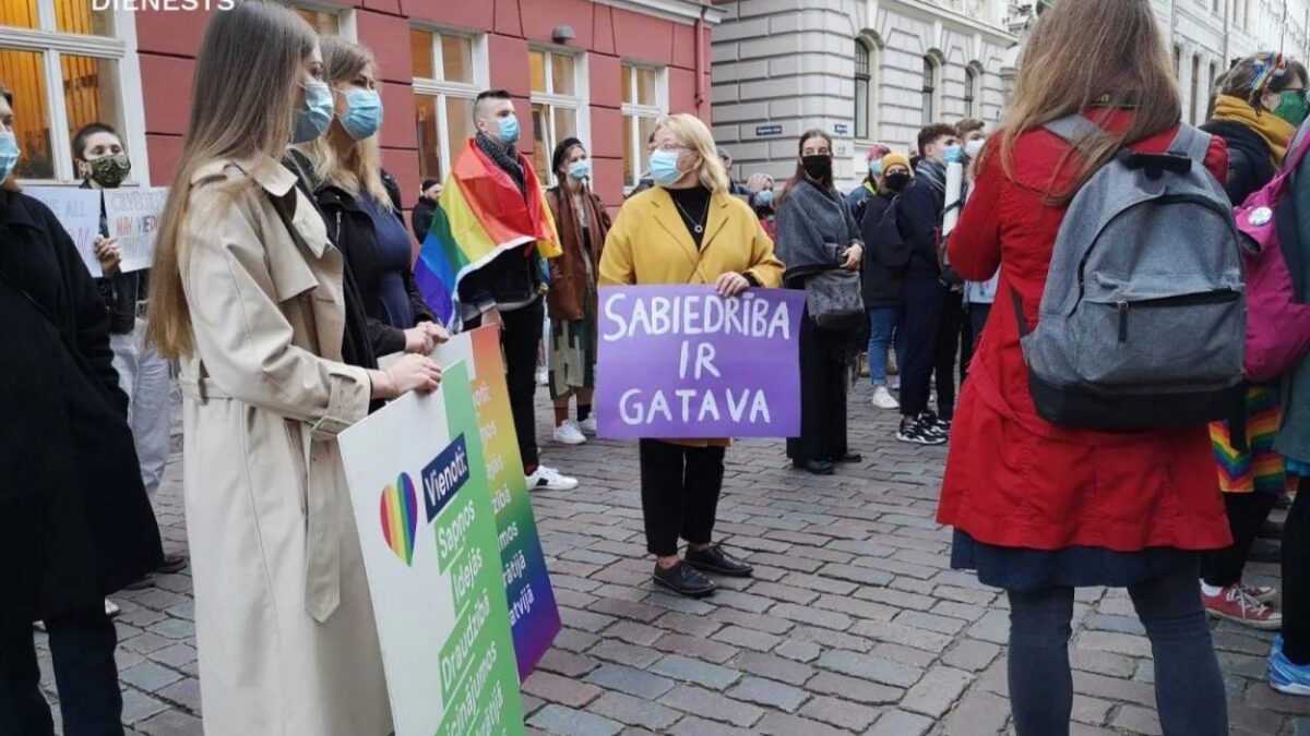 Представитель Латвийского ЛГБТ: отношение латвийцев и церкви к гей-союзам меняется, но…