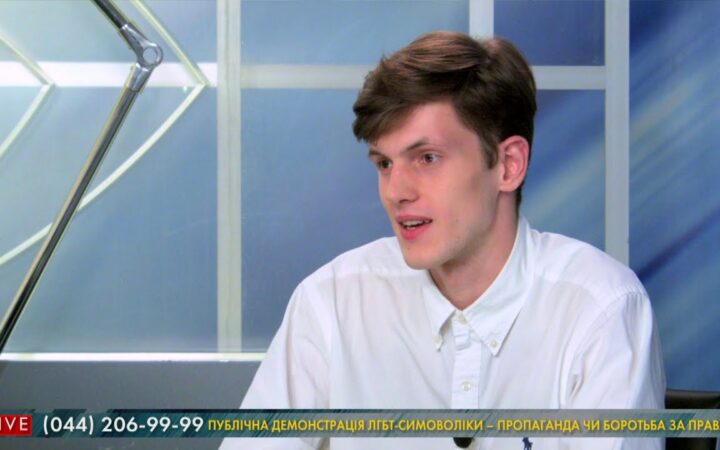 Сторонники “традиционных семейных ценностей” против того, чтобы ЛГБТ-люди меняли понятие брака.