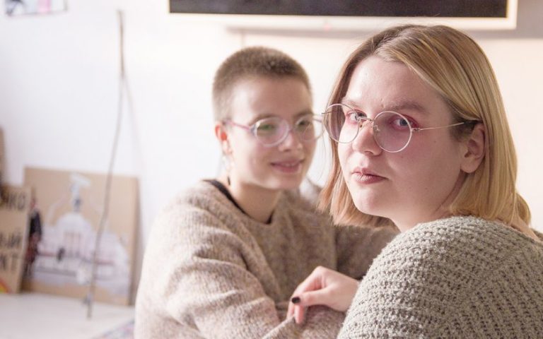 «Мне важно не стыдиться своих идентичностей». Минская квир-художница об активизме, творчестве и Беларуси