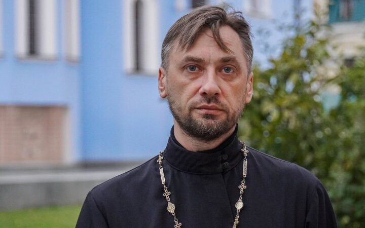 «Только любовь может спасти человека». Отец Сергий Дмитриев — о гендерном равенстве, секс-просвещении и ЛГБТ