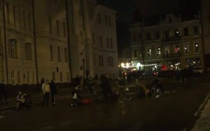Очередное нападение неонацистов на Контрактовой