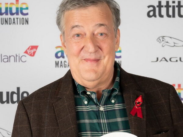 Тейлор Свифт и Стивен Фрай названы «иконами» на Attitude Awards 2020