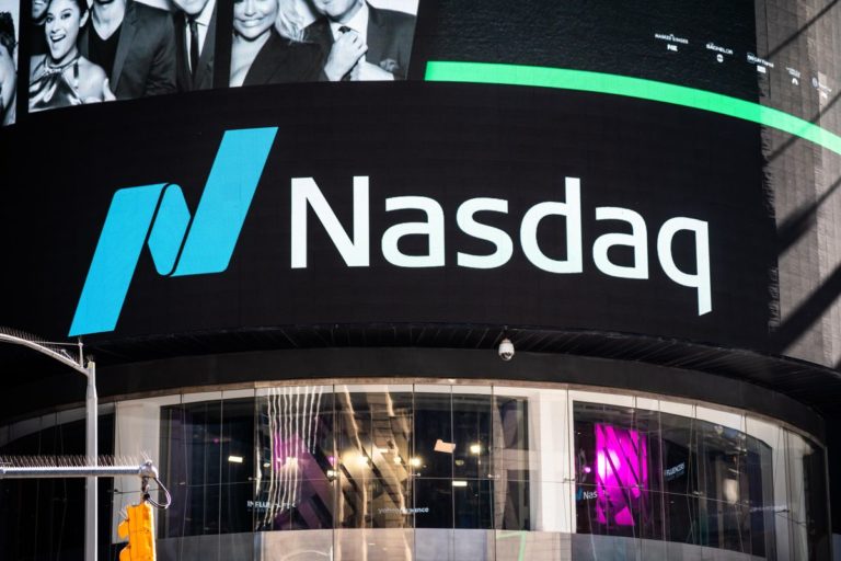 Главная технологическая биржа мира Nasdaq обяжет включать в совет директоров женщину, афроамериканца или ЛГБТ- представителя