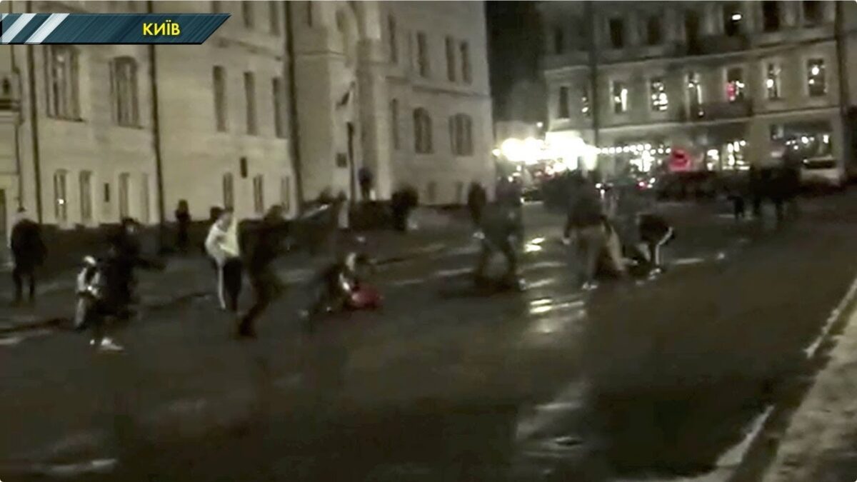 В Киеве жестоко избили двух парней, которых приняли за геев