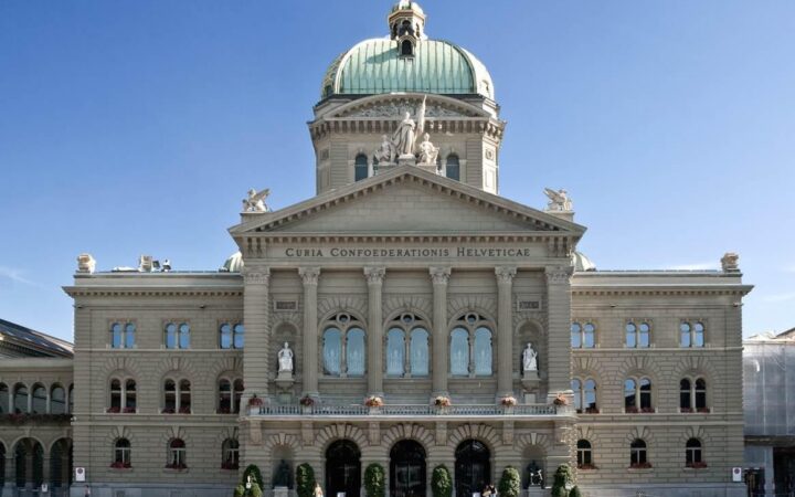 Парламент Швейцарии принял закон, упрощающий процедуру смены документов для трансгендерных и интерсекс-людей