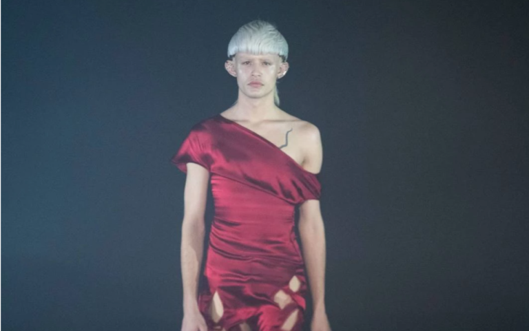 Британский бренд Art School посвятил коллекцию погибшей певице Sophie