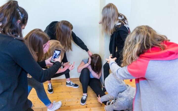Каждый пятый ученик в Эстонии подвергается травле, в случае с ЛГБТ+ школьная среда более агрессивна