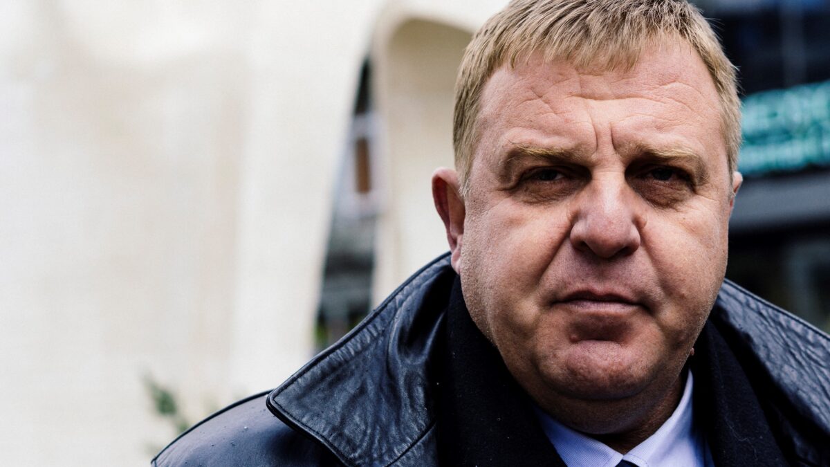 Министр обороны Болгарии Верховному судье: Вас мать рожала или трансгендер?