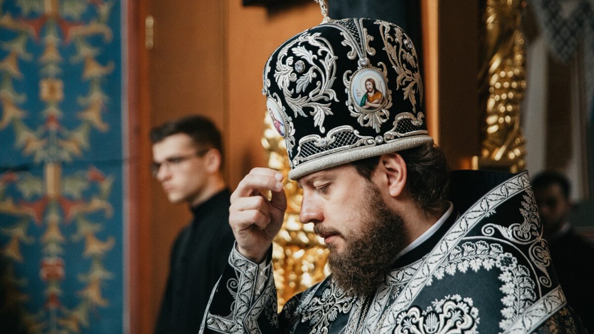 Епископ УПЦ напомнил об “опасности пропаганды ЛГБТ среди детей”