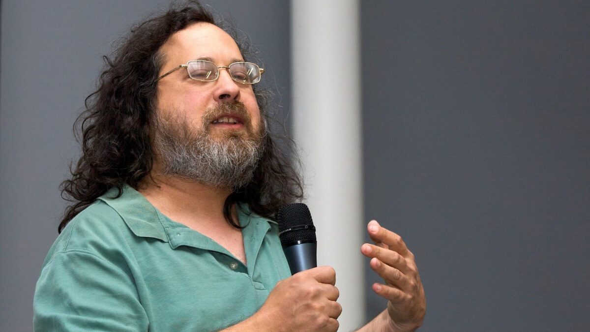 Главного популяризатора Linux продолжают бойкотировать за высказывания о трансгендерах