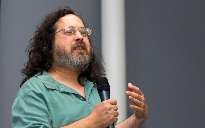 Главного популяризатора Linux продолжают бойкотировать за высказывания о трансгендерах