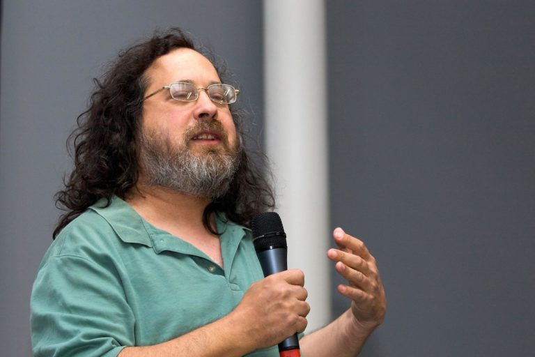 Главного популяризатора Linux продолжают бойкотировать за высказывания о трансгендерах