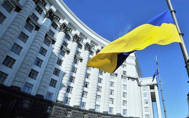 Кабмин зарегистрировал законопроект о наказании за дискриминацию ЛГБТ, расы или языка