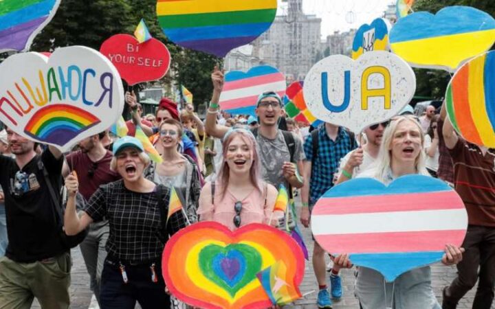 Опрос “Комментариев” – как украинцы относятся к ЛГБТ