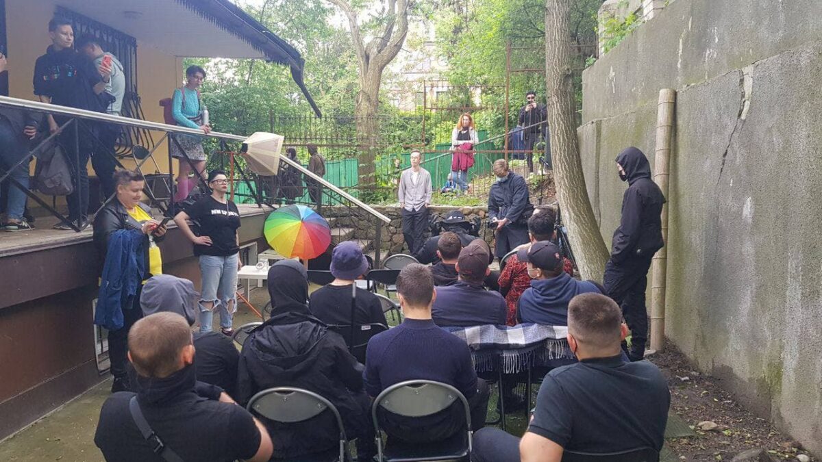Полиция больше недели не может рассмотреть заявления ЛГБТ-активистов о нападении праворадикалов