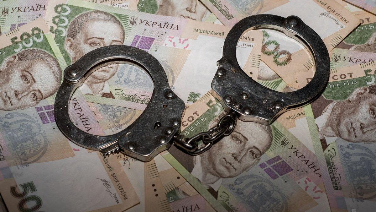 В Одессе полицейский с сообщниками вымогали деньги у мужчин