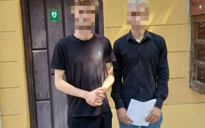 Сказал “любимый друг”: в центре Львова молодые люди якобы из-за ЛГБТ избили и ограбили уличного музыканта и поэта