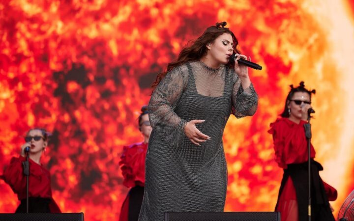 Солистка группы KAZKA поддержала Melovin и вслед за ним осуществила каминг-аут