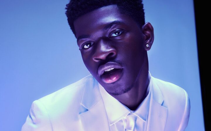 Lil Nas X отверг гомофобную реакцию на клип с голыми танцорами