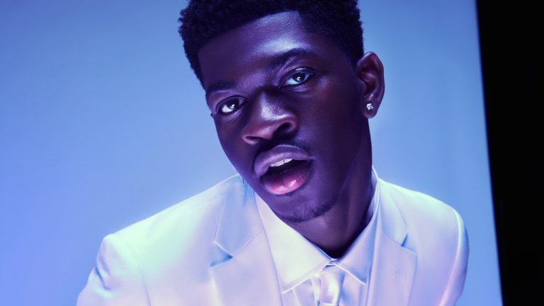 Lil Nas X отверг гомофобную реакцию на клип с голыми танцорами