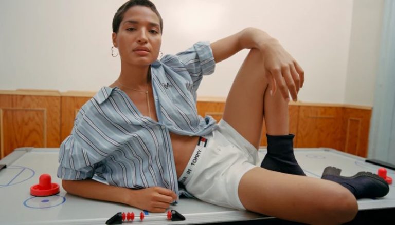 Tommy Hilfiger выпустил коллекцию совместно с трансгендерной актрисой