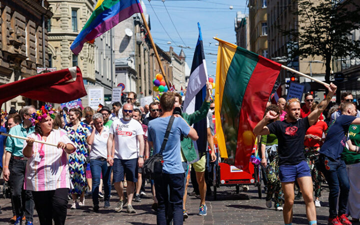 Нацблок Латвии накинулся на радиостанцию из-за поддержки ЛГБТ+