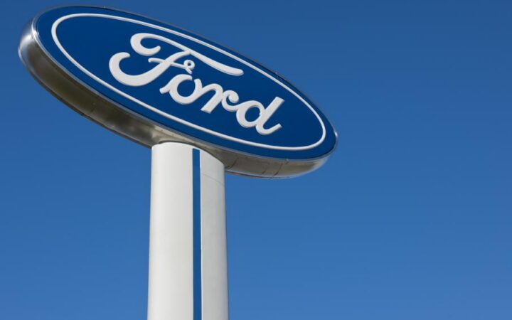 Ford представил ЛГБТ-пикап Very Gay Raptor