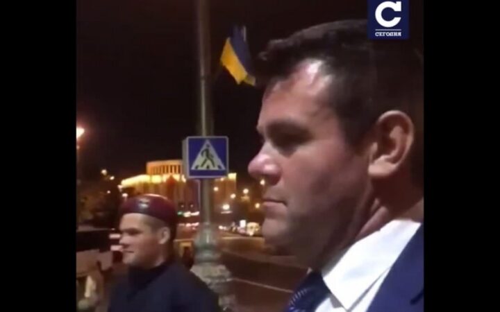 “У меня есть деньги”: помощник “слуги народа” предлагал интим-услуги полицейским в Киеве