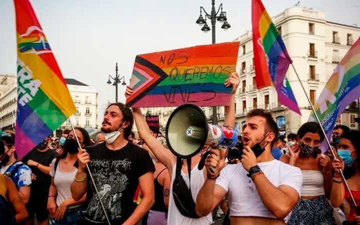 Премьер-министр Испании осудил ужасающую атаку на гея в Мадриде