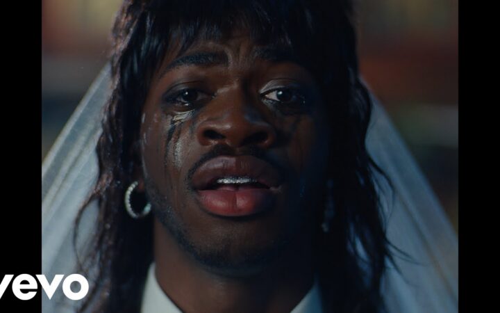 Скандальный рэпер Lil Nas X выпустил новый клип на ЛГБТ-тематику
