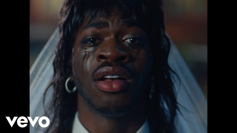 Скандальный рэпер Lil Nas X выпустил новый клип на ЛГБТ-тематику