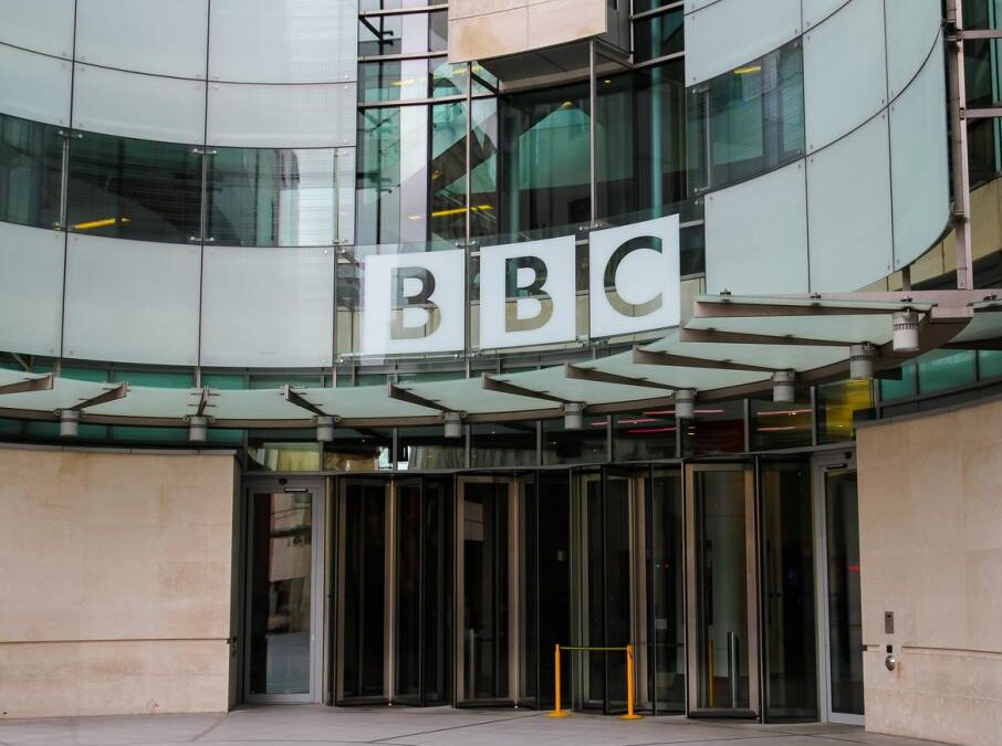 BBC порвала партнерские отношения с ЛГБТ-организацией, чтобы оставаться беспристрастной