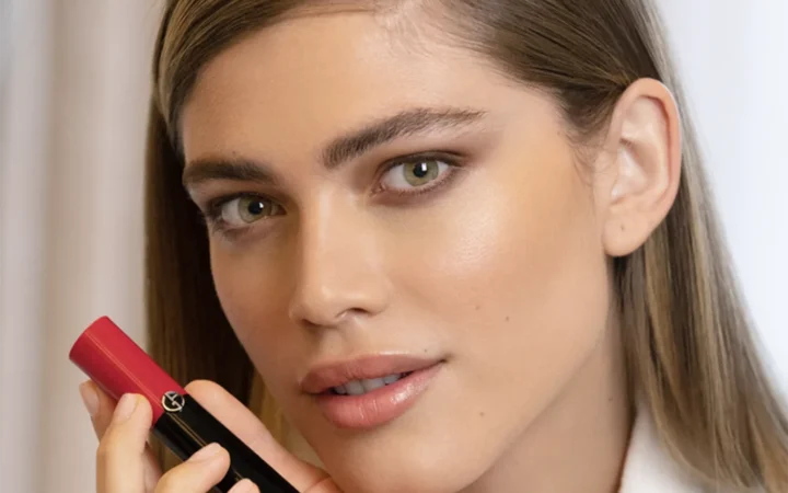 Трансгендерная модель Валентина Сампайо стала лицом Armani beauty