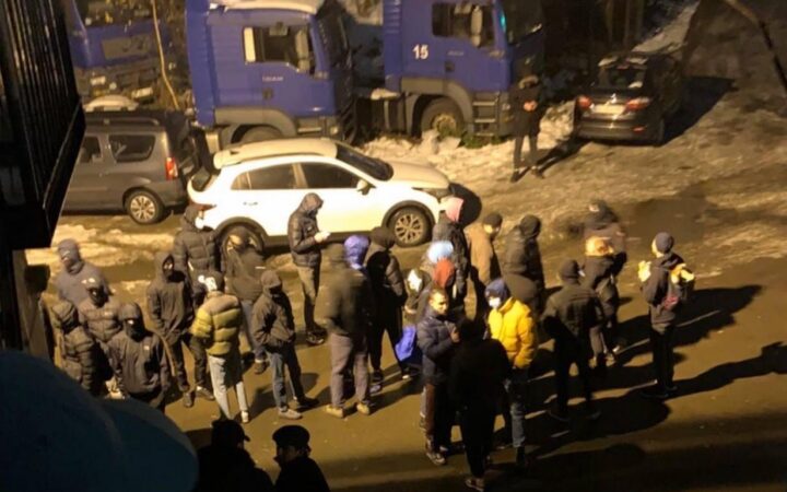 Во Львове несколько десятков праворадикалов пытались сорвать квир-вечеринку