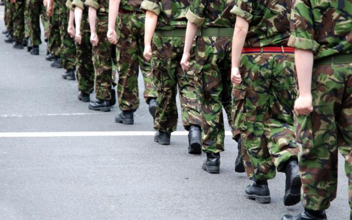Британские власти окажут поддержку военным, уволенным из-за сексуальной ориентации