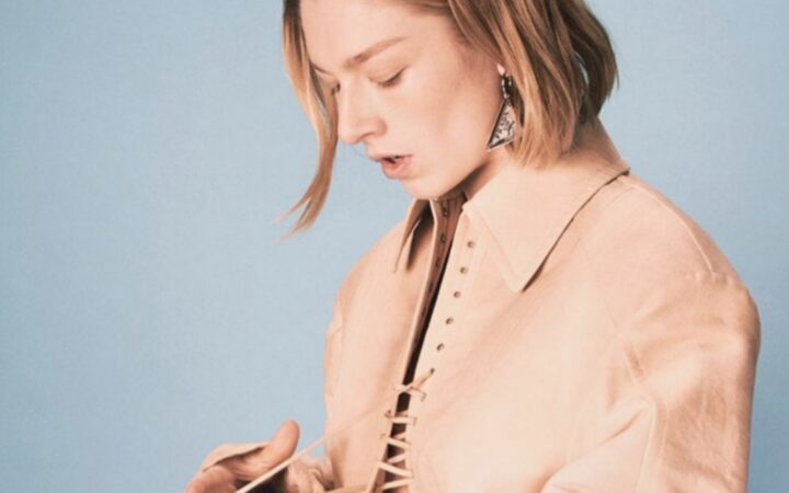 Хантер Шафер снялась в новой кампании Prada