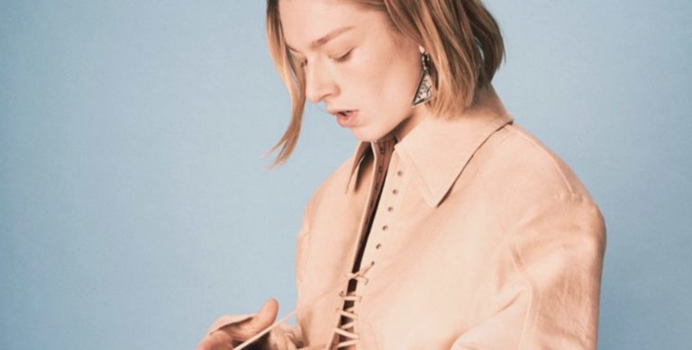 Хантер Шафер снялась в новой кампании Prada