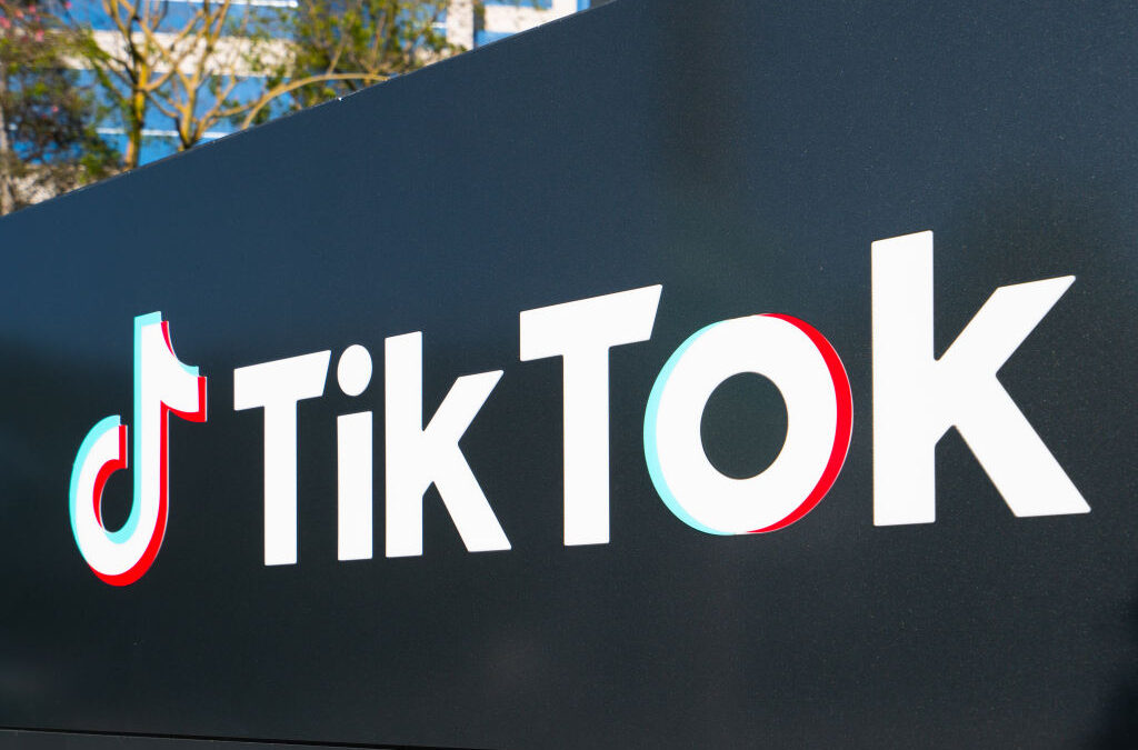TikTok обновит политику в отношении несовершеннолетних и ЛГБТ