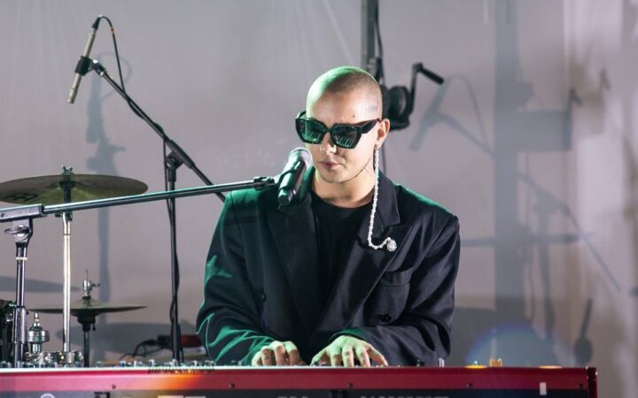 Melovin розповів, скільки його друзів із ЛГБТ на передовій та про хейт від псевдопатріотів