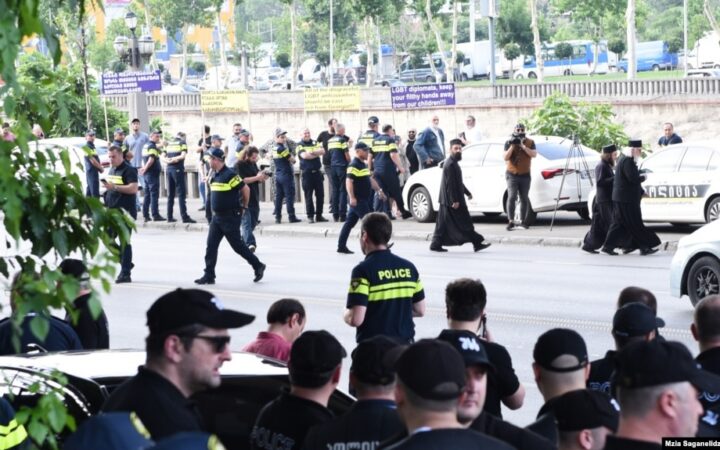 Тиждень прайду відкрився у Тбілісі на тлі акції протесту