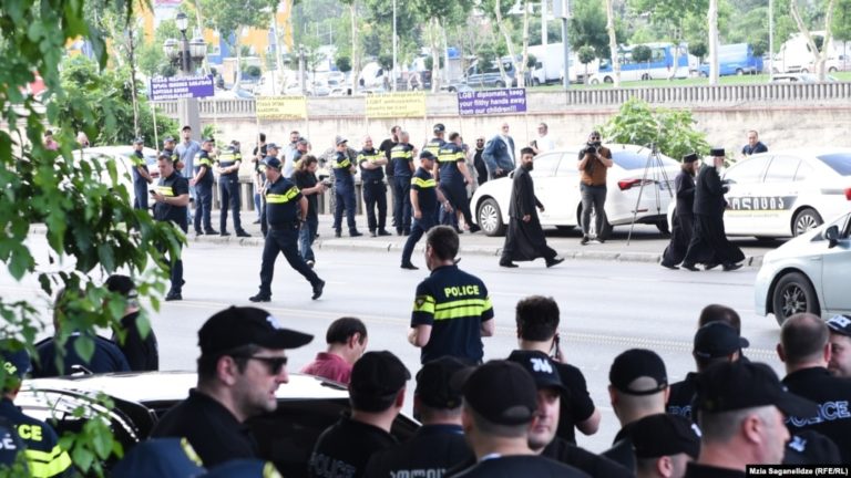 Тиждень прайду відкрився у Тбілісі на тлі акції протесту