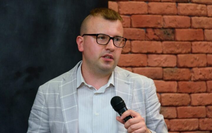 Василь Маліков: “З самого початку бойових дій я допомагав ВІЛ-позитивним чоловікам дізнатися про можливості отримати АРТ в Україні і закордоном”
