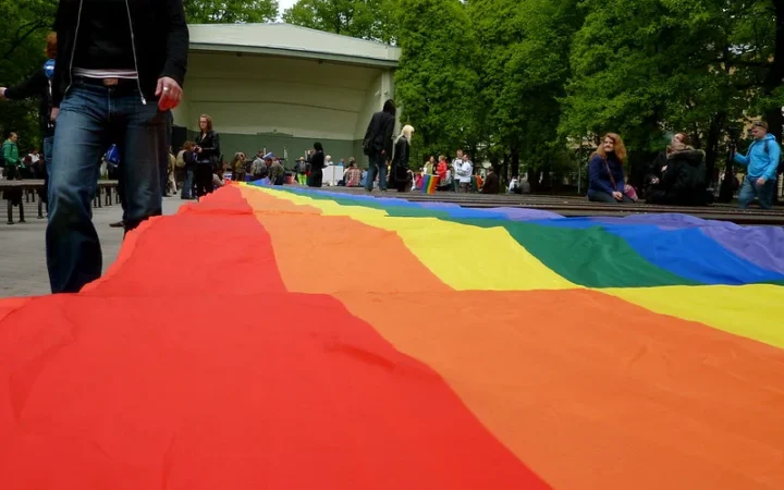 Латвійський суд визнав ще одну ЛГБТ-пару сім’єю