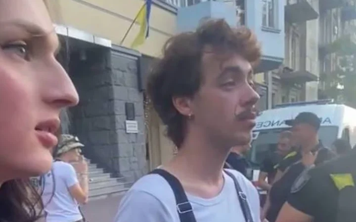 У Києві на відвідувачів ЛГБТ+ клубу напали, бо “не бачили геїв на фронті”
