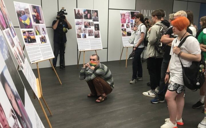 Ефір «Українського радіо» з КиївПрайдом щодо виставки «Я в Україні/Я поза Україною»