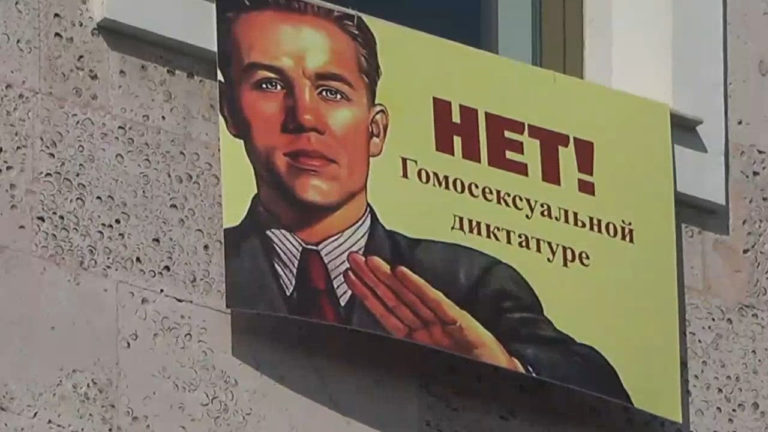 На будівлі парламенту Молдови вивісили банери проти ЛГБТ-маршу