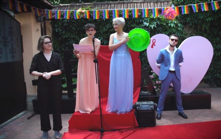 У Кишиневі для підтримки ЛГБТ+ спільноти пройшла антипремія «Емальована миска»