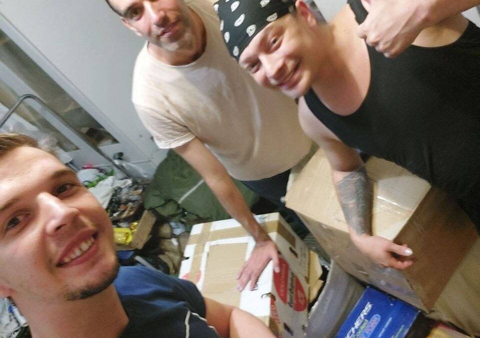Київський прихисток від Національного ЧСЧ-консорціуму для ЛГБТ+ та їх сімей отримав гуманітарну допомогу від союзного блогера Марлен Шкандаль