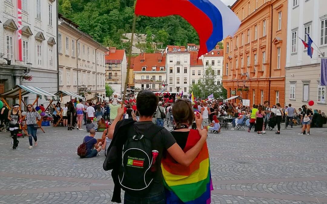 Конституційний суд Словенії постановив, що закон, який обмежує право на шлюб та всиновлення дітей тільки різностатевими парами, є неконституційним